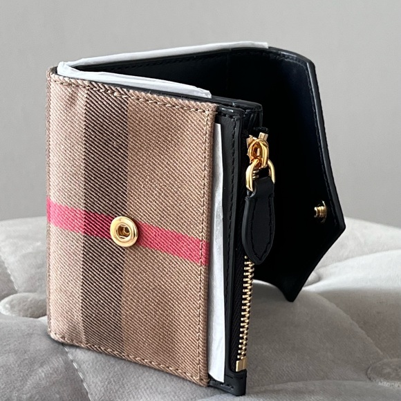 Burberry Bifold Wallet in Black - Picture 6 of 11